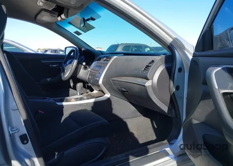 2014 Nissan Altima 2.5/2.5 S/2.5 Sl/2.5 Sv z USA, uszkodzony, nr VIN 1N4AL3AP1EC424923